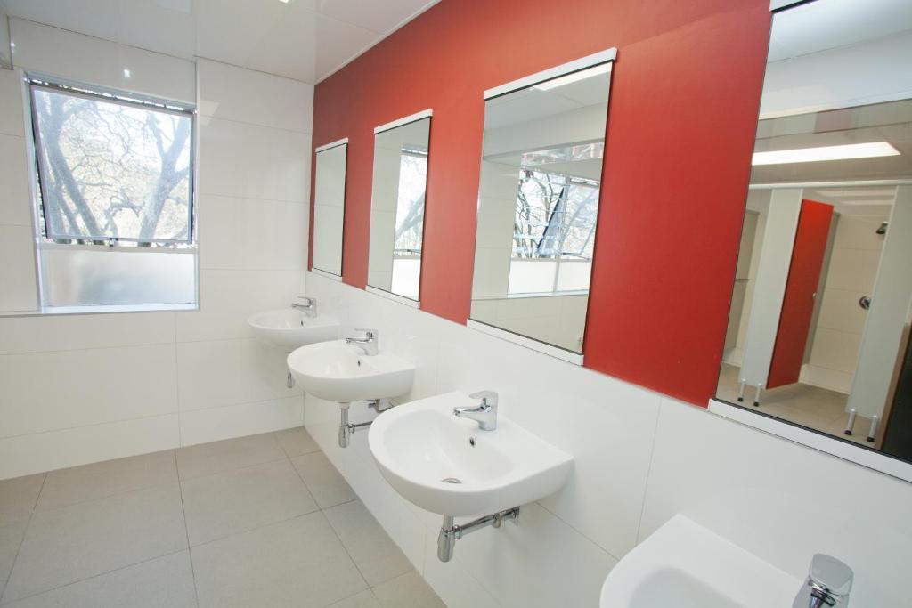 Ymca Hostel *